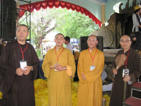 Đoàn thanh Thiếu nhi, Thiếu niên Phật tử về đảnh lễ chư Tôn đức Giáo phẩm lãnh đạo GHPGVN