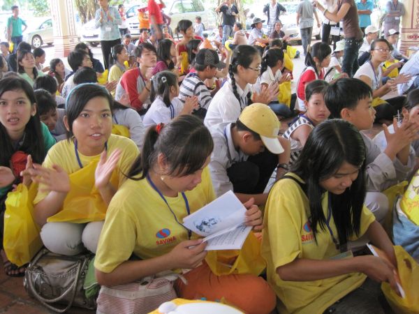 Đoàn thanh Thiếu nhi, Thiếu niên Phật tử về đảnh lễ chư Tôn đức Giáo phẩm lãnh đạo GHPGVN