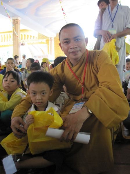 Đoàn thanh Thiếu nhi, Thiếu niên Phật tử về đảnh lễ chư Tôn đức Giáo phẩm lãnh đạo GHPGVN