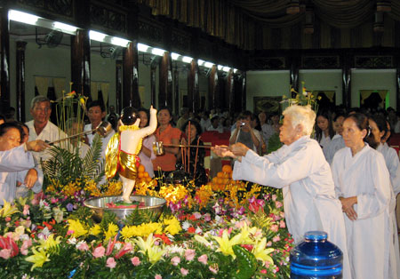Kiên Giang: Chùa Phật Quang tri ân, ra mắt CLB Thanh niên Phật tử