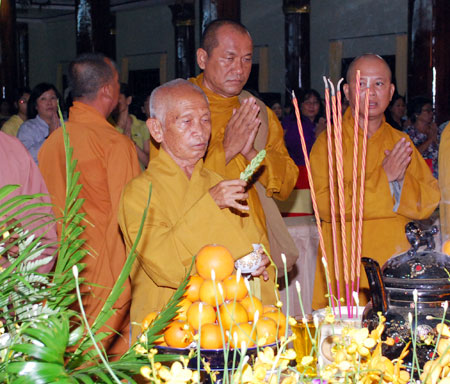 Kiên Giang: Chùa Phật Quang tri ân, ra mắt CLB Thanh niên Phật tử