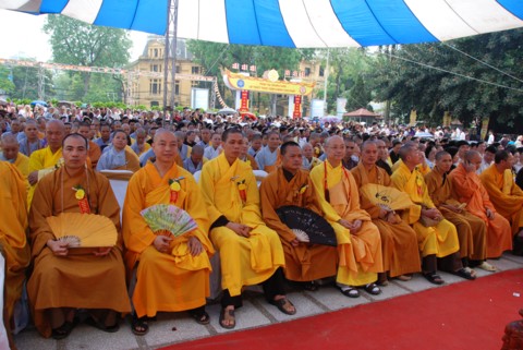 Tổ chức trọng thể trang nghiêm Đại lễ Phật Đản PL 2554-DL. 2010 nơi trái tim của tổ quốc