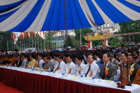 Tổ chức trọng thể trang nghiêm Đại lễ Phật Đản PL 2554-DL. 2010 nơi trái tim của tổ quốc
