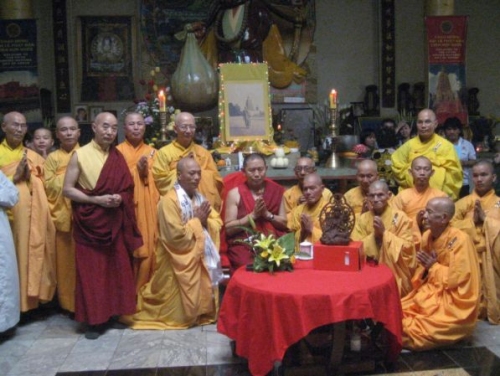 Đại Sư Garchen Rinpoche