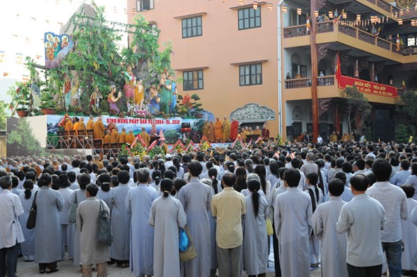 Phật giáo TP.HCM trang nghiêm cử hành Đại lễ Phật đản PL2554