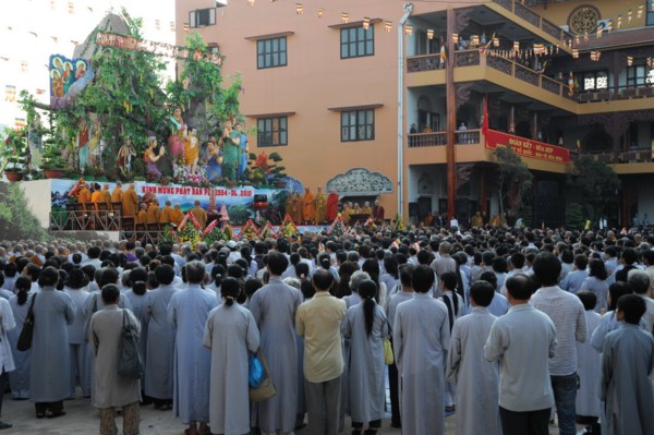 Phật giáo TP.HCM trang nghiêm cử hành Đại lễ Phật đản PL2554