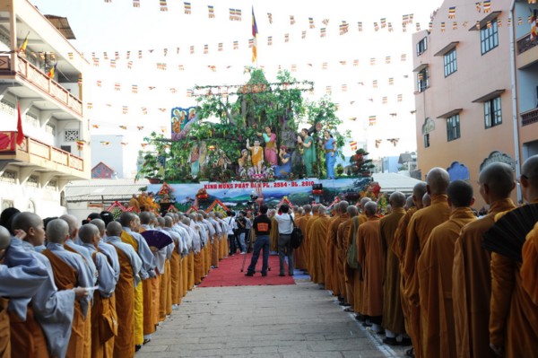 Phật giáo TP.HCM trang nghiêm cử hành Đại lễ Phật đản PL2554