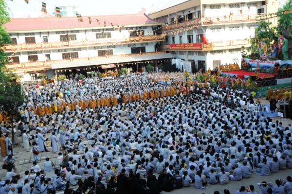 Phật giáo TP.HCM trang nghiêm cử hành Đại lễ Phật đản PL2554