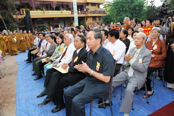 Phật giáo TP.HCM trang nghiêm cử hành Đại lễ Phật đản PL2554