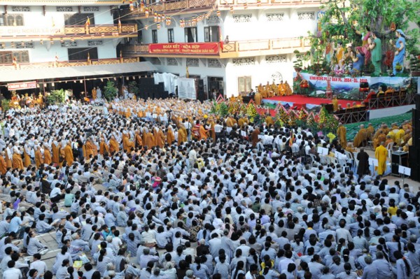 Phật giáo TP.HCM trang nghiêm cử hành Đại lễ Phật đản PL2554