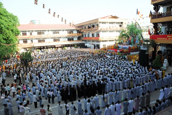 Phật giáo TP.HCM trang nghiêm cử hành Đại lễ Phật đản PL2554