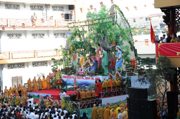 Phật giáo TP.HCM trang nghiêm cử hành Đại lễ Phật đản PL2554