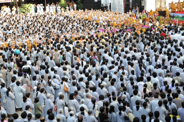 Phật giáo TP.HCM trang nghiêm cử hành Đại lễ Phật đản PL2554