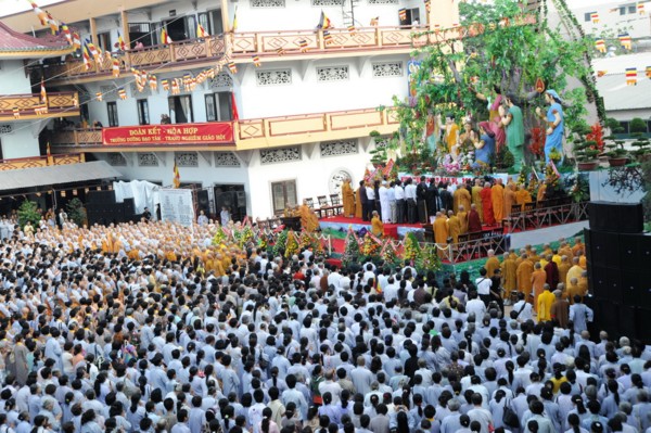 Phật giáo TP.HCM trang nghiêm cử hành Đại lễ Phật đản PL2554