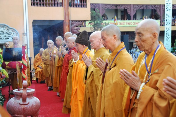 Phật giáo TP.HCM trang nghiêm cử hành Đại lễ Phật đản PL2554