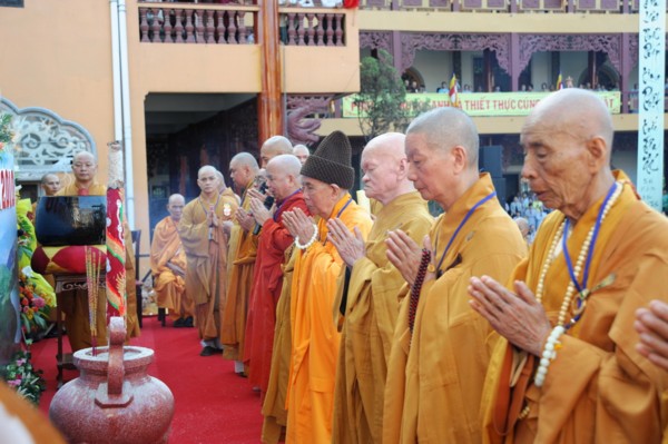 Phật giáo TP.HCM trang nghiêm cử hành Đại lễ Phật đản PL2554