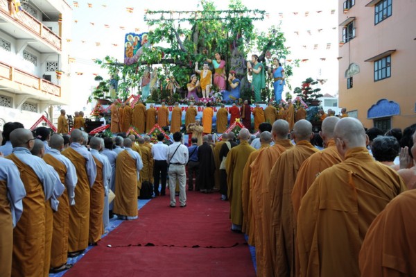 Phật giáo TP.HCM trang nghiêm cử hành Đại lễ Phật đản PL2554