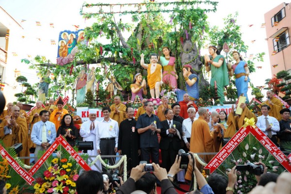 Phật giáo TP.HCM trang nghiêm cử hành Đại lễ Phật đản PL2554