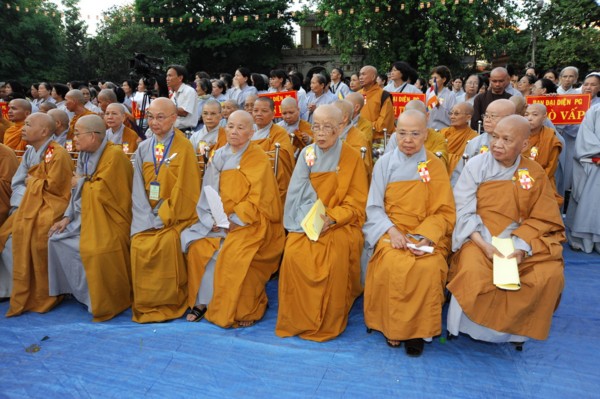 Phật giáo TP.HCM trang nghiêm cử hành Đại lễ Phật đản PL2554
