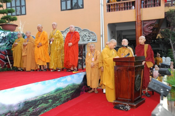 Phật giáo TP.HCM trang nghiêm cử hành Đại lễ Phật đản PL2554