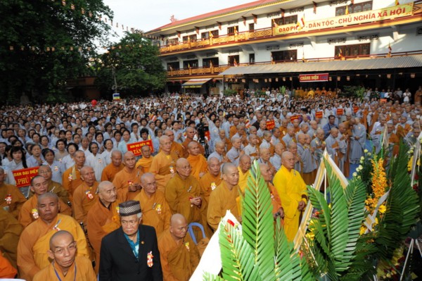 Phật giáo TP.HCM trang nghiêm cử hành Đại lễ Phật đản PL2554
