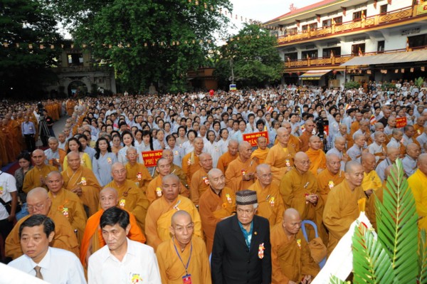 Phật giáo TP.HCM trang nghiêm cử hành Đại lễ Phật đản PL2554