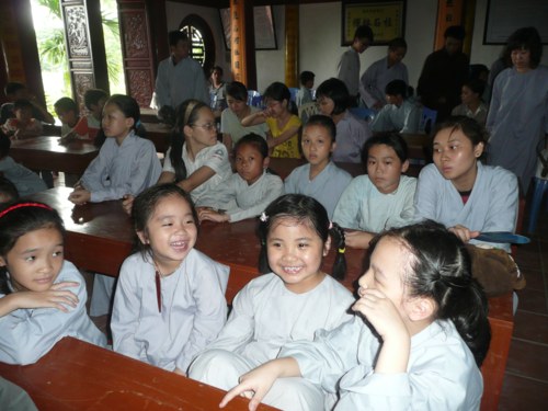 Đức Pháp chủ với thanh thiếu nhi Phật giáo Thủ đô