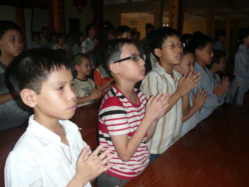 Đức Pháp chủ với thanh thiếu nhi Phật giáo Thủ đô