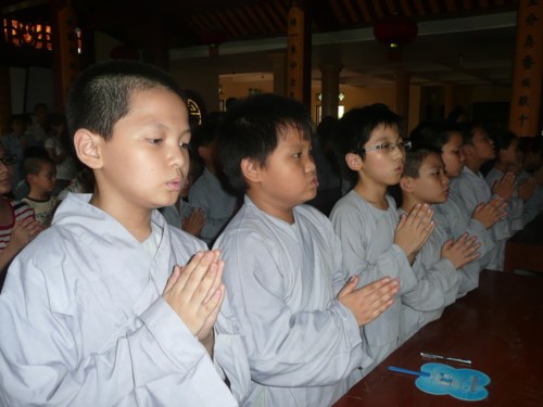 Đức Pháp chủ với thanh thiếu nhi Phật giáo Thủ đô