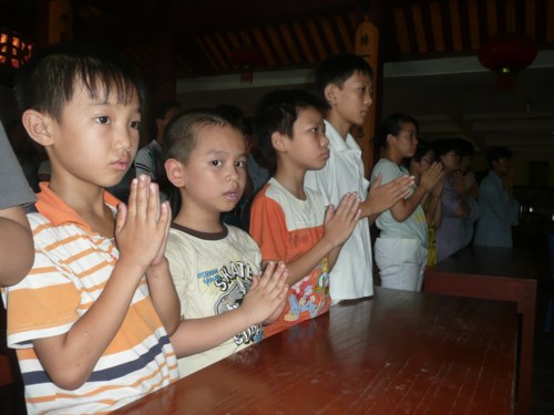 Đức Pháp chủ với thanh thiếu nhi Phật giáo Thủ đô