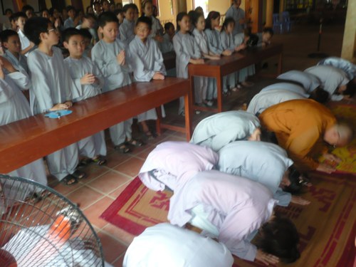Đức Pháp chủ với thanh thiếu nhi Phật giáo Thủ đô