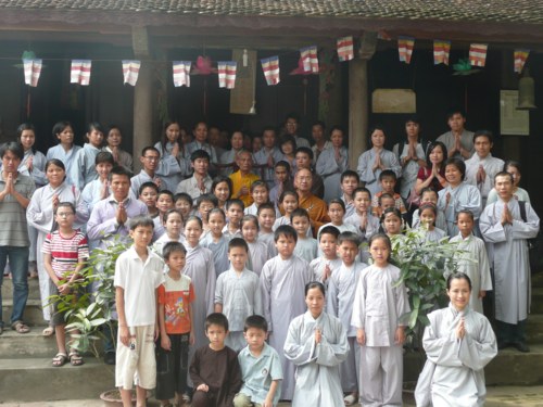 Đức Pháp chủ với thanh thiếu nhi Phật giáo Thủ đô