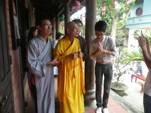 Đức Pháp chủ với thanh thiếu nhi Phật giáo Thủ đô
