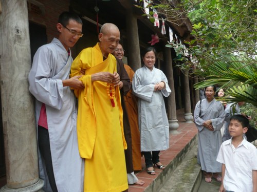 Đức Pháp chủ với thanh thiếu nhi Phật giáo Thủ đô