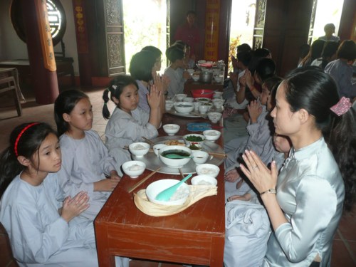 Đức Pháp chủ với thanh thiếu nhi Phật giáo Thủ đô