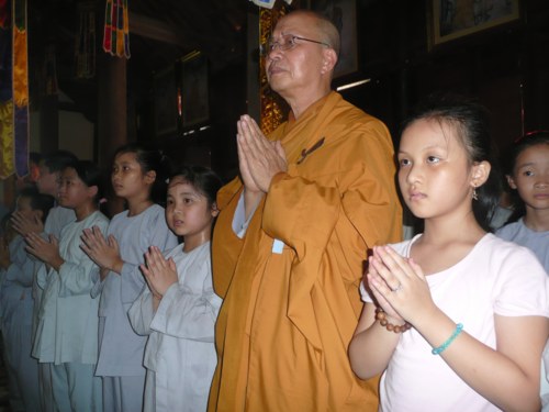 Đức Pháp chủ với thanh thiếu nhi Phật giáo Thủ đô