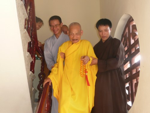 Đức Pháp chủ với thanh thiếu nhi Phật giáo Thủ đô