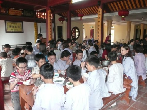 Đức Pháp chủ với thanh thiếu nhi Phật giáo Thủ đô