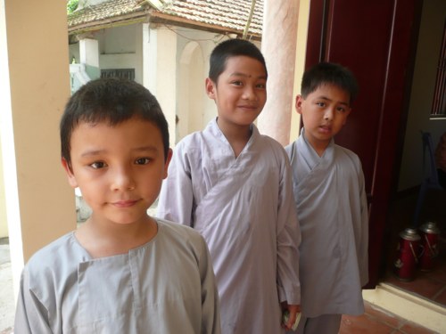 Đức Pháp chủ với thanh thiếu nhi Phật giáo Thủ đô