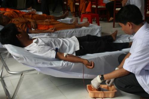 Khởi động hiến máu đón chào hội thảo Phật giáo toàn quốc 2010