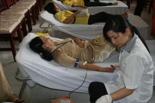 Khởi động hiến máu đón chào hội thảo Phật giáo toàn quốc 2010