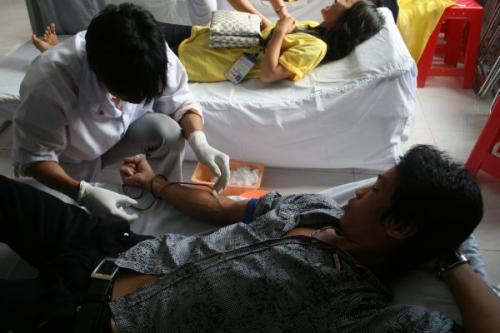 Khởi động hiến máu đón chào hội thảo Phật giáo toàn quốc 2010