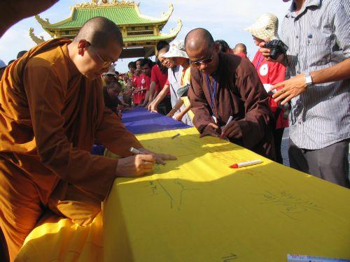 Những sự kiện ý nghĩa trong ngày đầu của Hội trại hè Lý Công Uẩn 2010