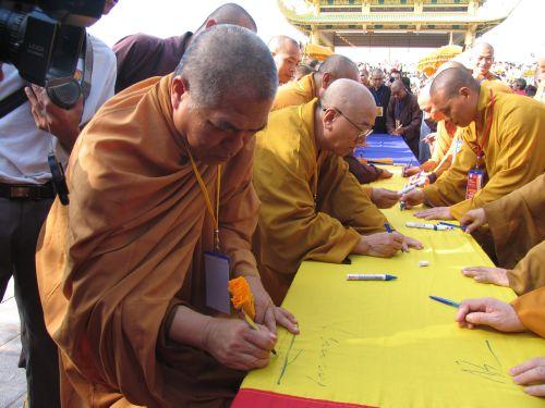 Những sự kiện ý nghĩa trong ngày đầu của Hội trại hè Lý Công Uẩn 2010