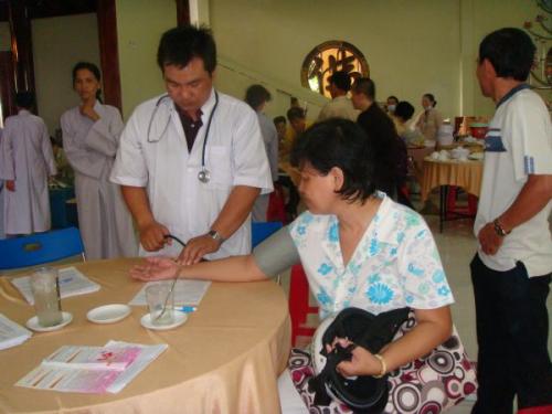 Khởi động hiến máu đón chào hội thảo Phật giáo toàn quốc 2010