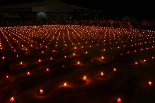 Chùm ảnh đêm thắp nến mầu nhiệm chùa Phật Quang Sơn, tỉnh Lạng Sơn