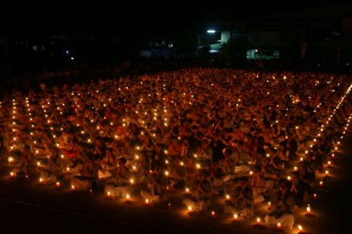 Chùm ảnh đêm thắp nến mầu nhiệm chùa Phật Quang Sơn, tỉnh Lạng Sơn