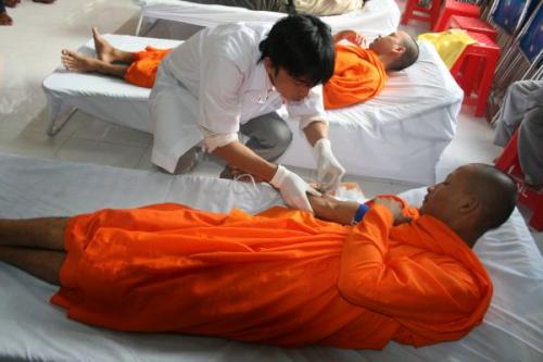 Khởi động hiến máu đón chào hội thảo Phật giáo toàn quốc 2010