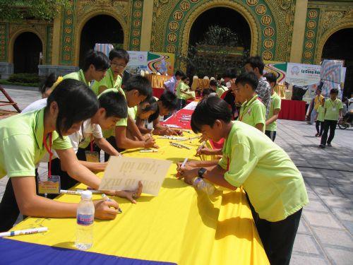 Những sự kiện ý nghĩa trong ngày đầu của Hội trại hè Lý Công Uẩn 2010