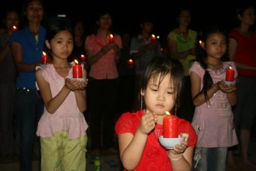 Chùm ảnh đêm thắp nến mầu nhiệm chùa Phật Quang Sơn, tỉnh Lạng Sơn